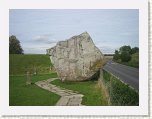 1175-Avebury Standing Stone Escaping * 800 x 600 * (66KB)